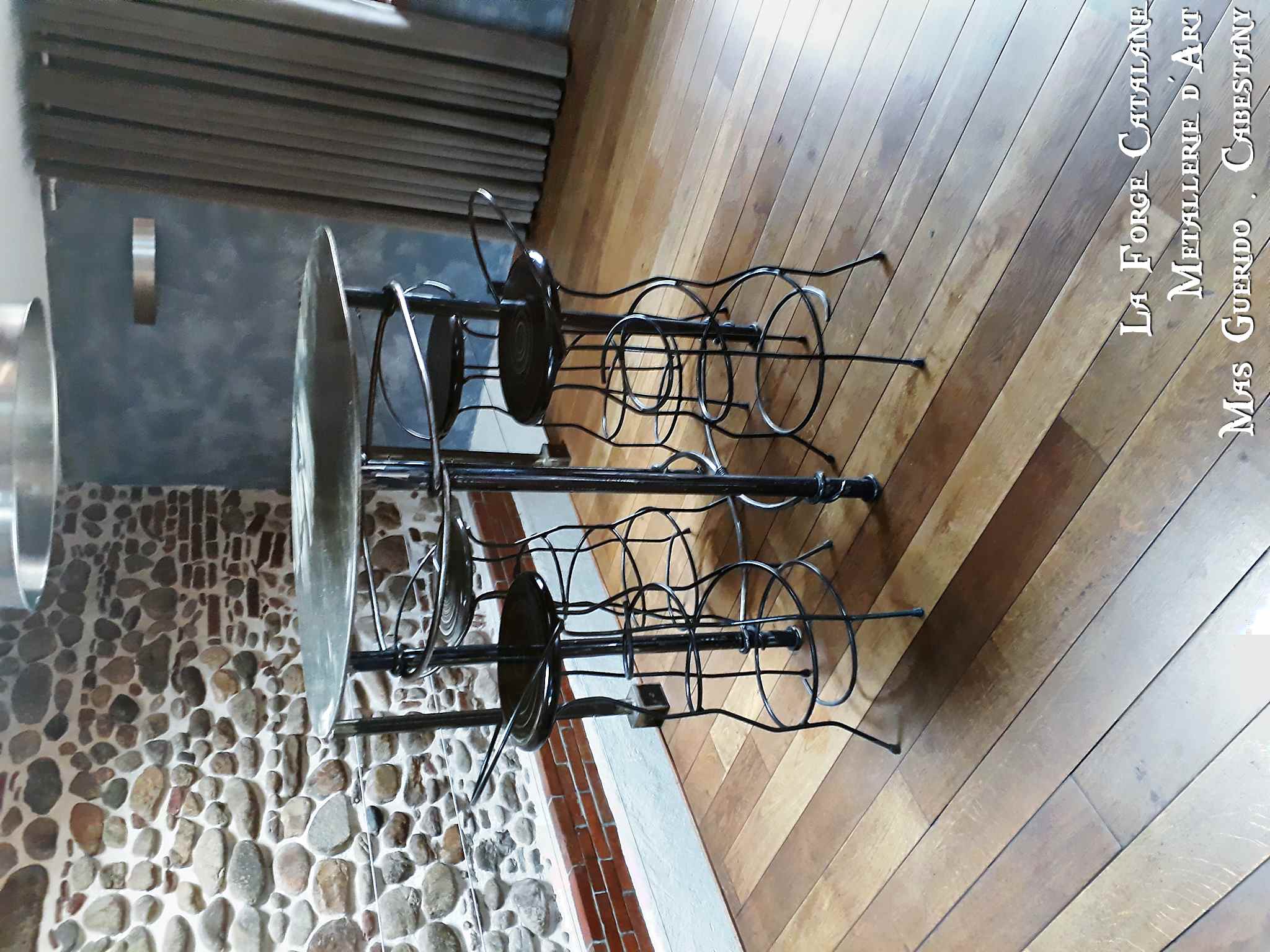 table haute mange debout industriel fer forge catalane.jpg